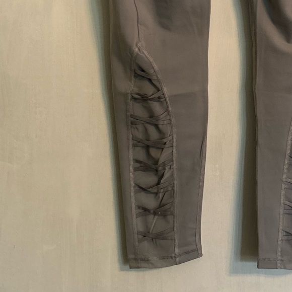 Victoria’s Secret Knockout Leggings, Light Grey, Women’s L - Picture 7 of 7